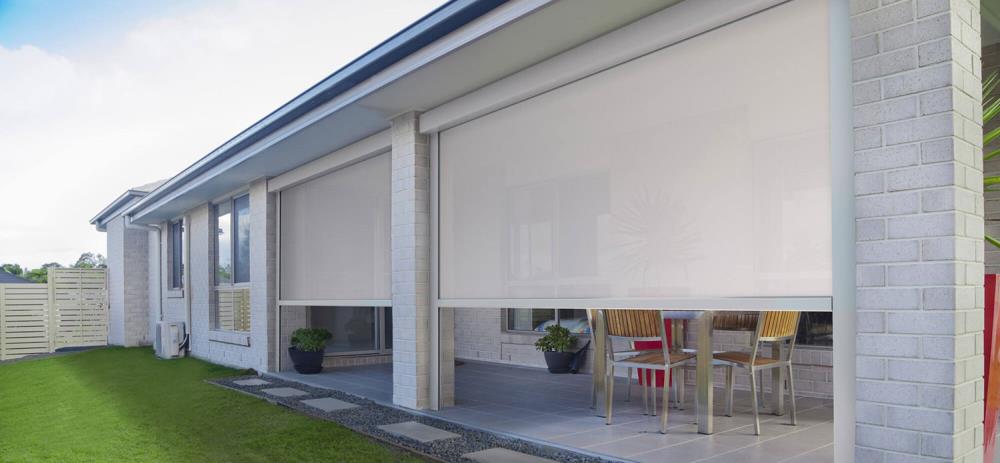 Tenda a rullo per esterni moderna